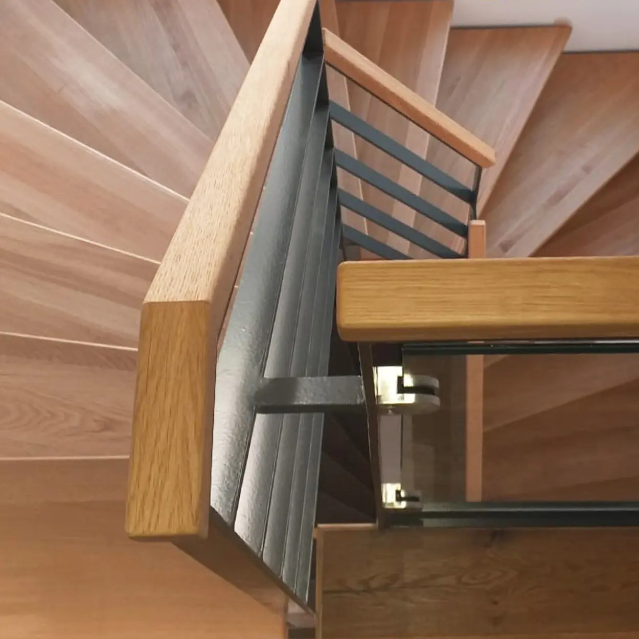 Klaus Janßen Xanten – Maßgefertigte Innentreppen Individuelle Innentreppen aus Stahl und Holz von Klaus Janßen Metallbau Xanten – als architektonisches Statement für private Bauherren, Wiederverkäufer und Planer gefertigt.