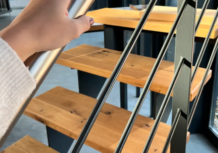 Massive Holztreppen von Janßen in Xanten – individuell gefertigt aus Holz, Stahl, Glas und Edelstahl für langlebige Qualität.