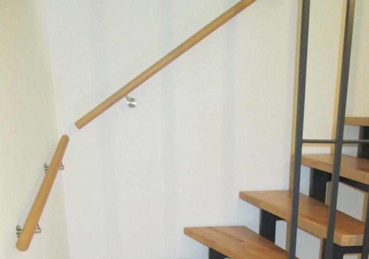 Handläufe aus Holz, Edelstahl oder pulverbeschichtetem Metall von Janßen Metallbau Xanten – sicherer Griff und gute Haptik.