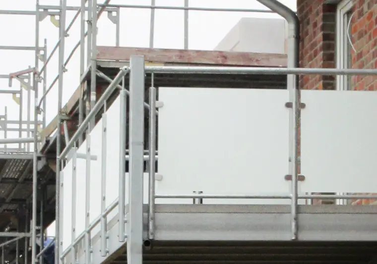 Vorsatzbalkone montiert von Janßen Metallbau – inklusive Pulverbeschichtung für dauerhaften Schutz und ein perfektes Erscheinungsbild.