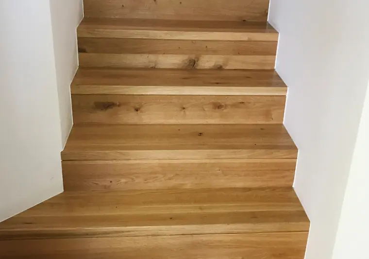 Natürliche und maßgefertigt Holztreppen von Klaus Janßen Metallbau und Schreinerei aus Xanten.