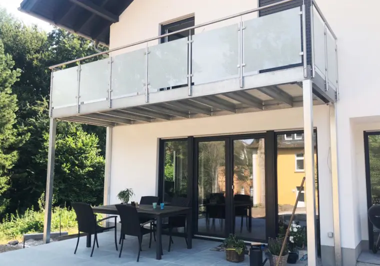 Janßen Metallbau Xanten fertigt Vorsatzbalkone aus Stahl für dein Zuhause – individuell und hochwertig.