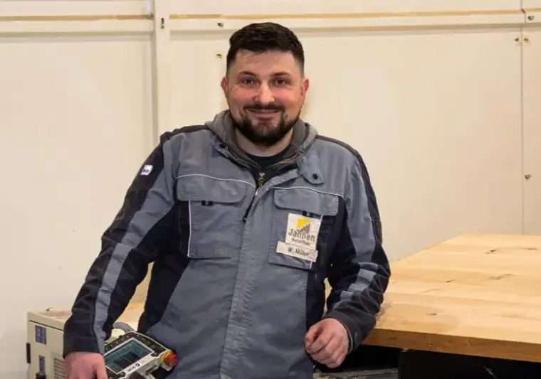 Karriere als Schreiner:in/Tischler:in bei Janßen Metallbau Xanten – Treppen, Geländer und Balkone bauen.
