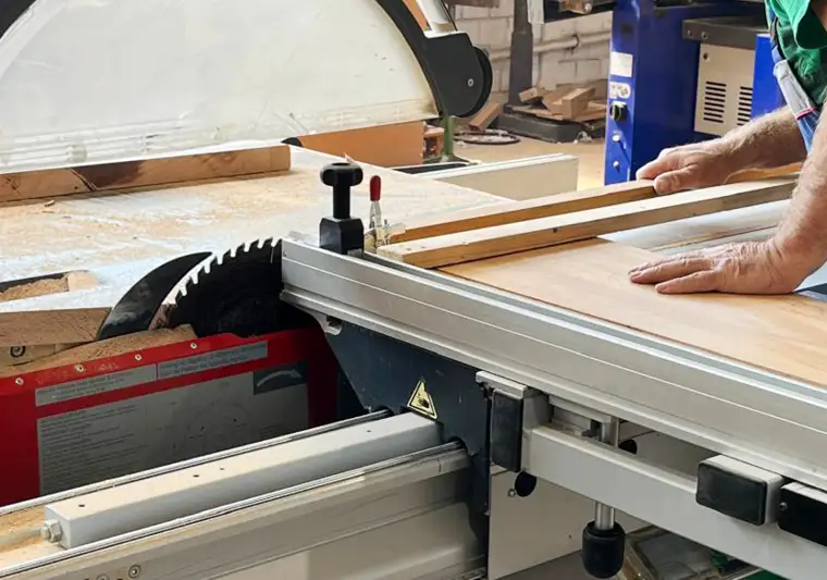 Beginne deine Schreiner-Ausbildung im Handwerk mit Zukunft bei Klaus Janßen Metallbau in Xanten