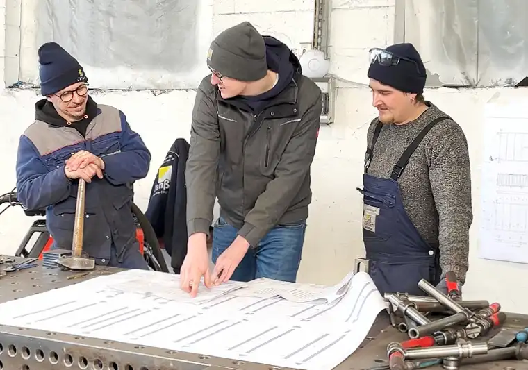 Team von Janßen Metallbau in Xanten – Metallbauer für Treppen, Geländer und Metallkonstruktionen