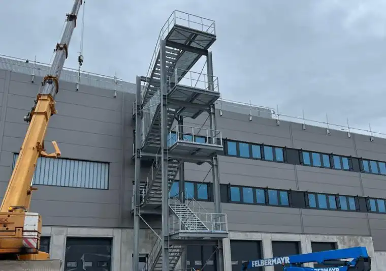 Statiker bei Klaus Janßen Metallbau planen Stahlbaukonstruktionen in Xanten