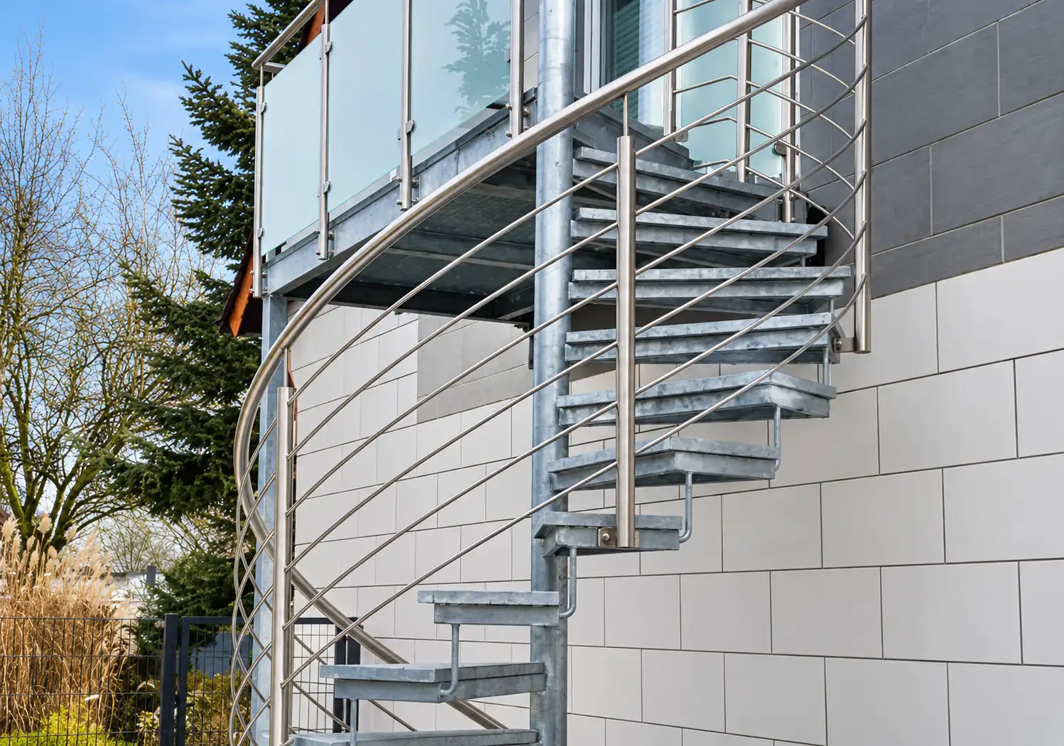 Außentreppen von Janßen – robuste, witterungsbeständige Treppen aus Stahl, Glas oder Edelstahl für sicheren Außenbereich.