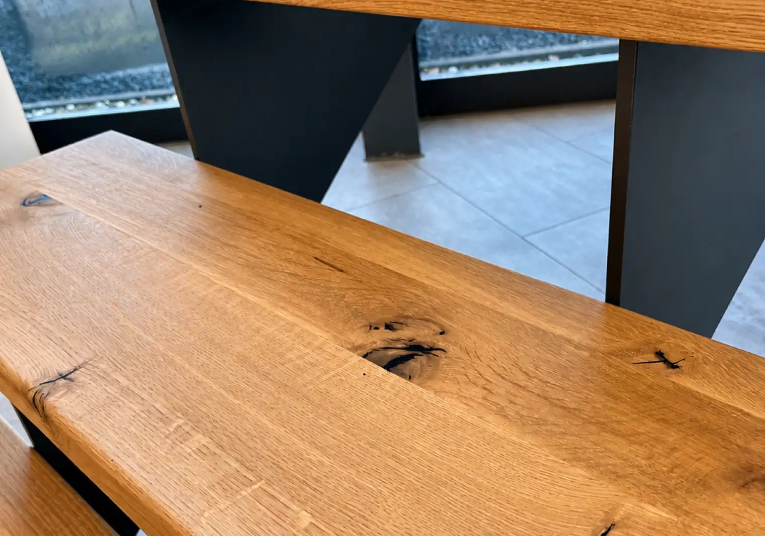 Innentreppe mit Buchenstufen und lackierter Stahlkonstruktion